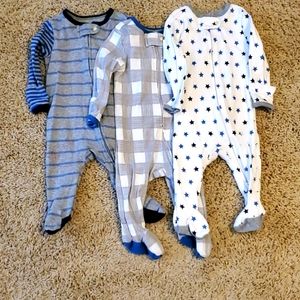 3 pairs of footed pajamas